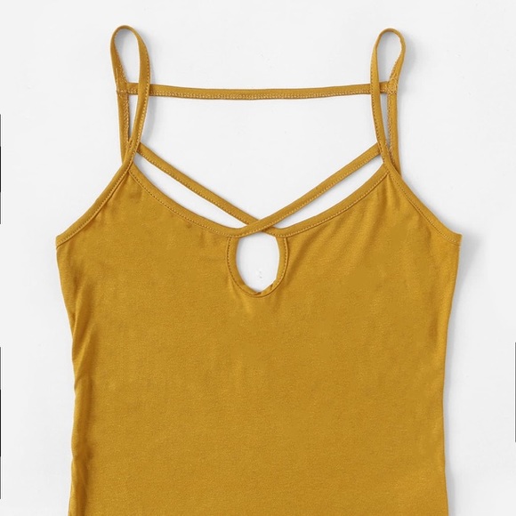☀️HOT FOR SUMMER☀️ Criss-cross Fitted Cropped Cami - Picture 4 of 6